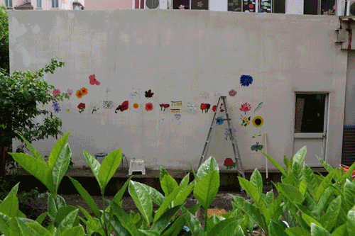 Animated-Flower-Wall